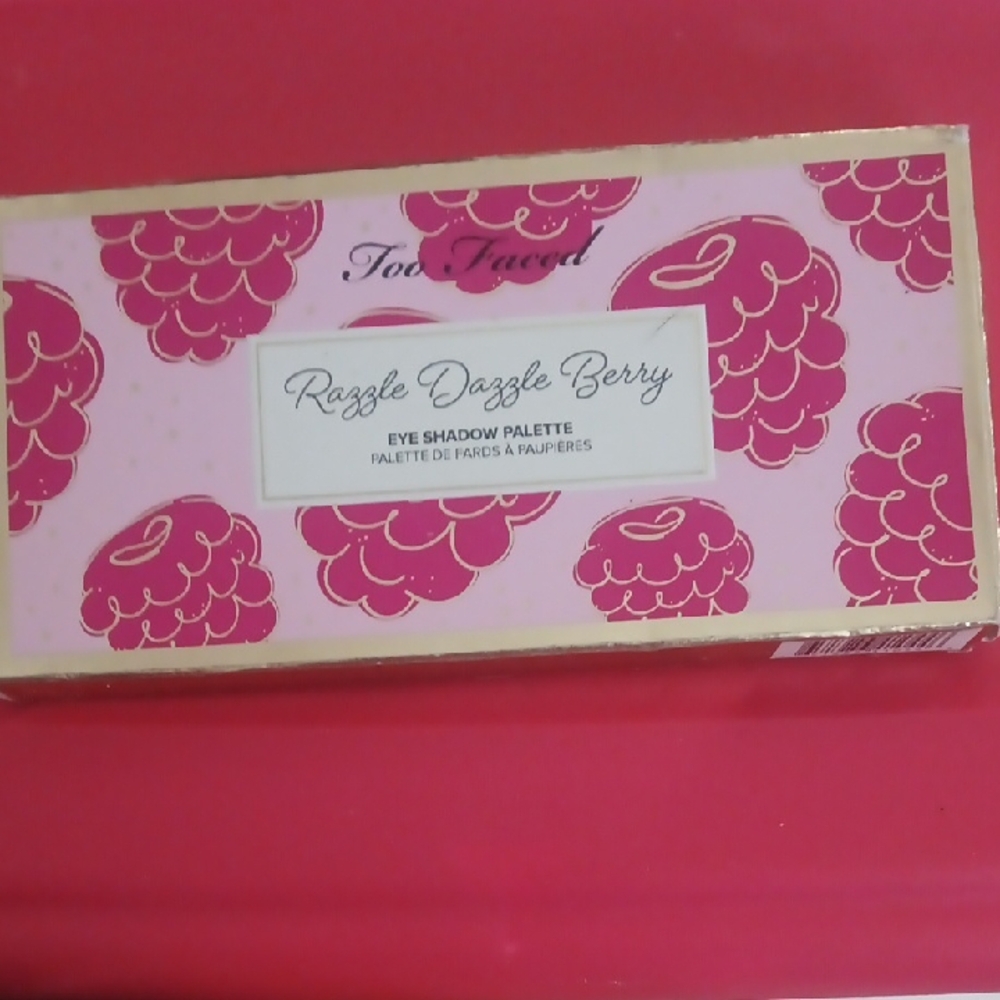 Too Faced Razzle Dazzle Berry Eyeshadow Palette - Pink and Gold